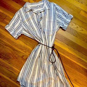 Cute dress summer / spring. Size. L. 55% Linen.